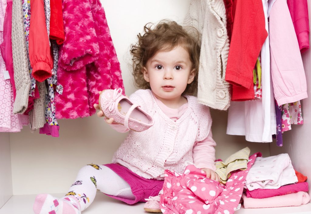  Bebek kıyafetleri nasıl katlanır: Hayatı kolaylaştırmak ve çekmecenizi her zaman düzenli tutmak için 4 ipucu