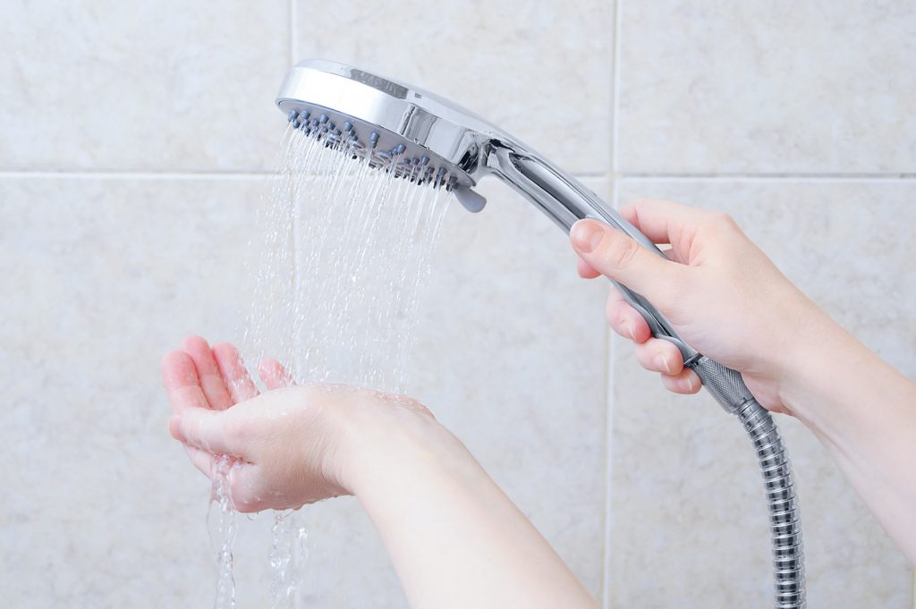  Czy masz cieknącą głowicę prysznicową? Zobacz, co to może być i jak to naprawić