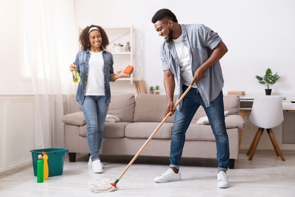  အိမ်သန့်ရှင်းရေးအတွက် မရှိမဖြစ်လိုအပ်သော သန့်ရှင်းရေးပစ္စည်း ၈ မျိုး