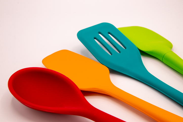  Perkakas dapur silikon: cara membersihkan acuan, spatula dan barangan lain