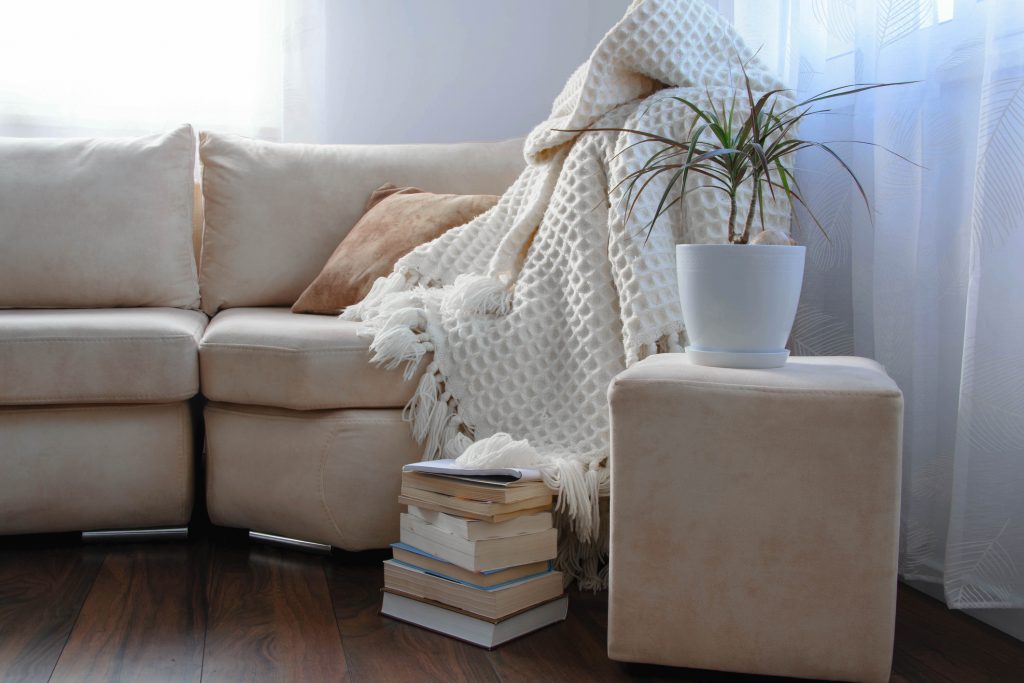  10 mënyra të thjeshta për të ngrohur shtëpinë tuaj në dimër