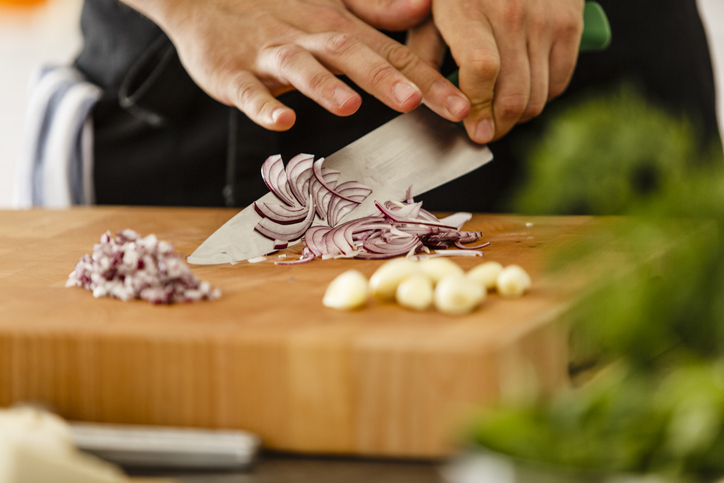  Messerpflege: Wie man Messer wäscht, reinigt, schärft und aufbewahrt