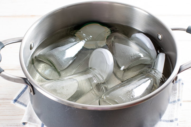  Ismerje meg, hogyan tisztíthatja könnyedén az üveg, műanyag és rozsdamentes acél edényeket.