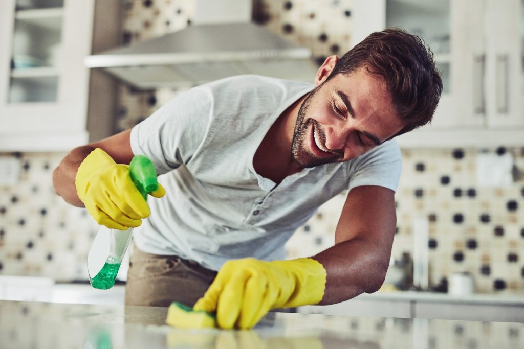 كيف تنظف المنزل بسرعة؟ تعلم كيفية القيام بالتنظيف السريع