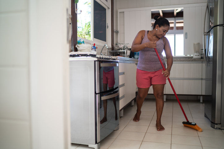  أنواع المكنسة: ما هي الإكسسوار الذي يجب استخدامه لتنظيف كل مكان في المنزل؟