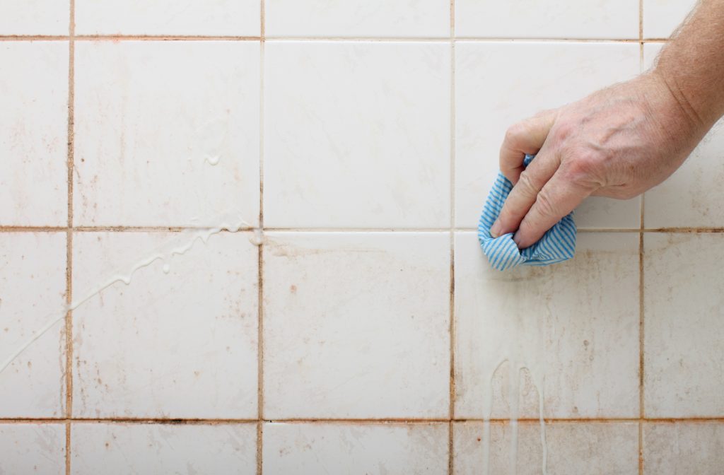  Ako vyčistiť špinavé škáry a vdýchnuť svojmu domovu nový život?