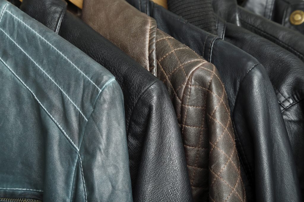  اپنی چمڑے کی جیکٹ کو کیسے صاف کریں اور اسے نئی لگتی رہیں