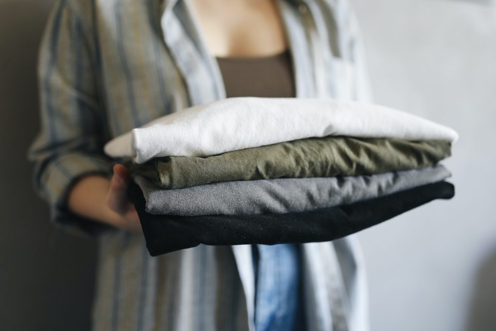  Donacija odjeće: kako odvojiti komade koje više ne koristite i organizirati svoju garderobu