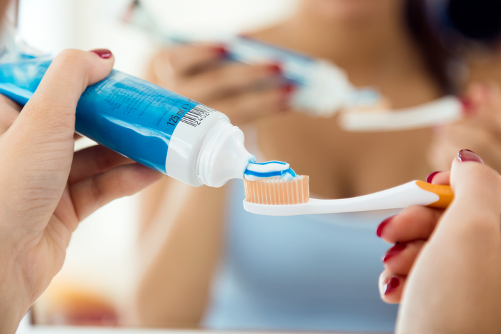  3 trucs om tandpastavlekken uit kleding en handdoeken te krijgen