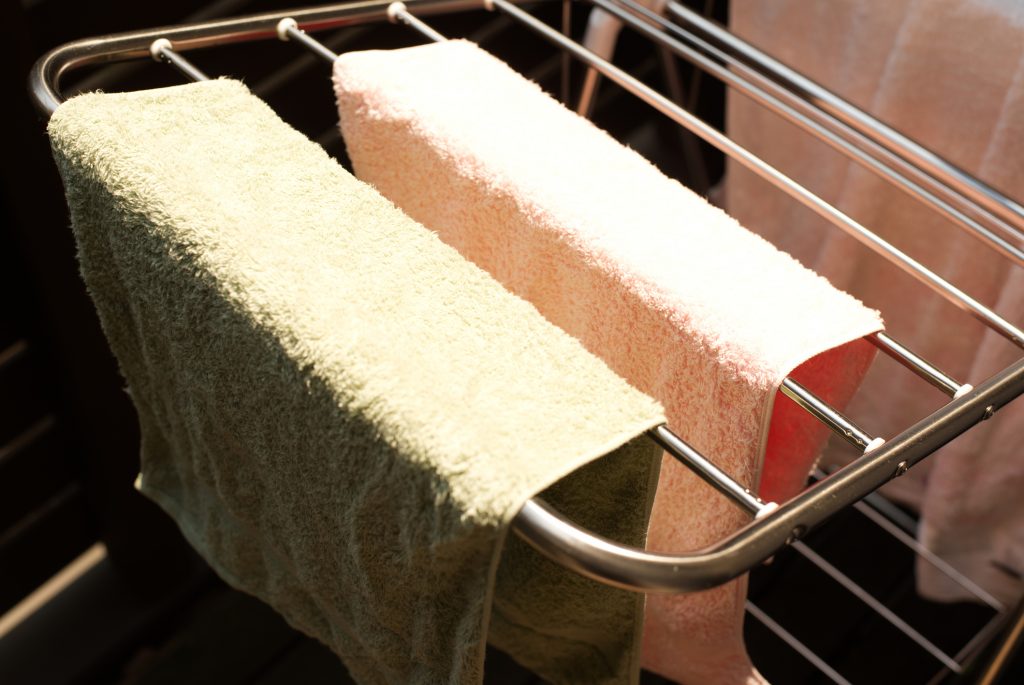  Leer hoe om kougom uit 'n nuwe handdoek te verwyder met eenvoudige stappe
