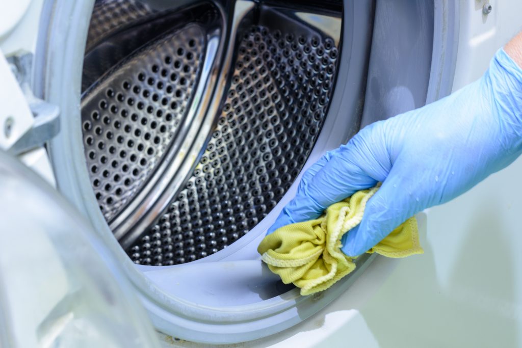  如何清洁洗衣机？ 了解如何去除残留物和异味