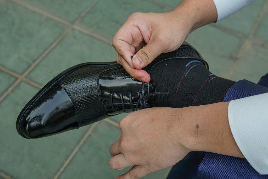 फिर से चमक रहा है! 4 आसान युक्तियों से जूते की पॉलिश कैसे साफ़ करें