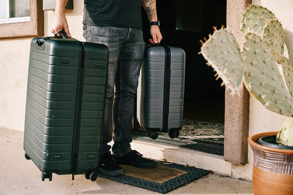  Як почистити валізу? Дізнайтеся поради для всіх типів багажу