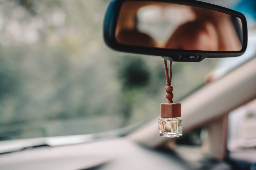  Ud med dig, dårlige lugt! 4 sikre tips til at holde din bil velduftende!