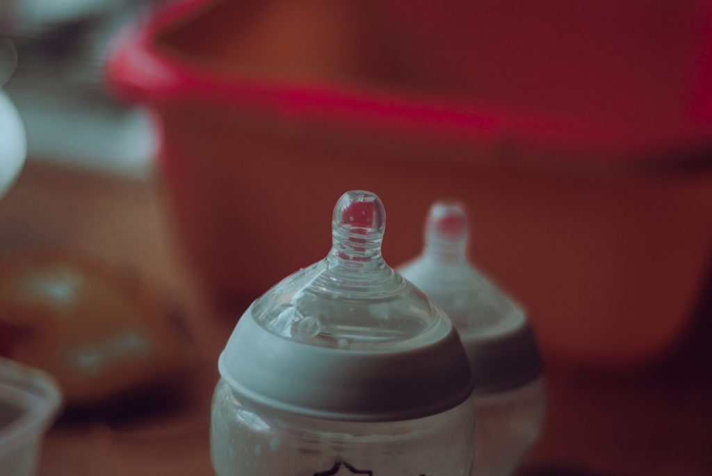  Si të sterilizoni shishen e foshnjës? Shikoni këshillat dhe merrni përgjigjet e pyetjeve tuaja