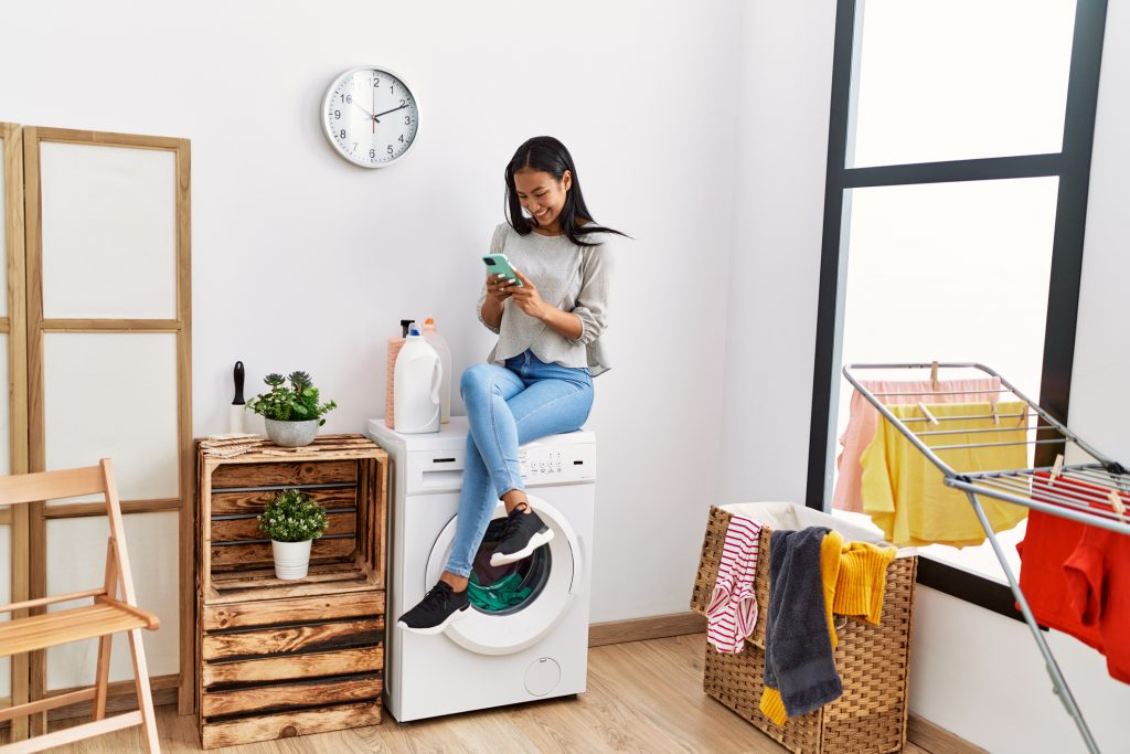  ทำอย่างไรให้ห้องซักรีดเป็นระเบียบอยู่เสมอและไม่ใช้จ่ายมากเกินไป? ดูเคล็ดลับการปฏิบัติ